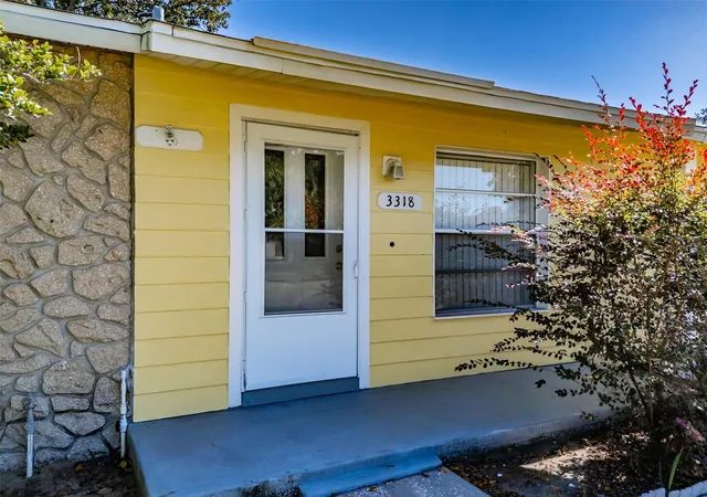 Photo 4 of Single family home for sale at 3318 King William Cir, Seffner, FL 33584 | MLS# TB8561581 | Listing updated on 2026-10-29