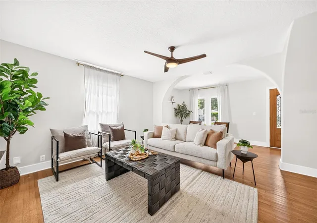 Photo 3 of Single family home for sale at 1615 Dormont Ln, Orlando, FL 32804 | MLS# O6452814 | Listing updated on 2026-10-30