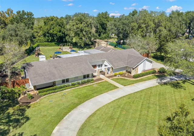 Photo 3 of Single family home for sale at 704 Centerbrook Dr, Brandon, FL 33511 | MLS# TB8561595 | Listing updated on 2026-10-29