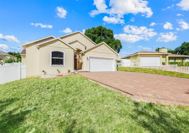 Photo 2 of Single family home for sale at 1650 Lamplighter Way, Orlando, FL 32818 | MLS# G5119496 | Listing updated on 2026-10-29