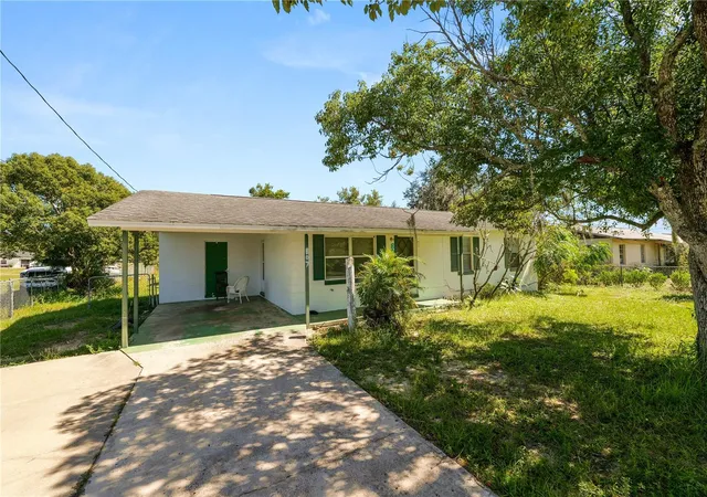 Single family home for sale at 807 S Seminole Ave, AVON PARK, FL 33825 | MLS# L4966049