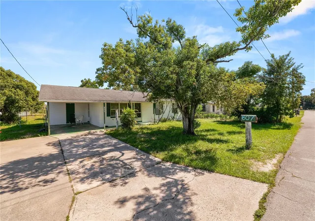 Photo 1 of Single family home for sale at 807 S Seminole Ave, Avon Park, FL 33825 | MLS# L4966049 | Listing updated on 2026-10-28