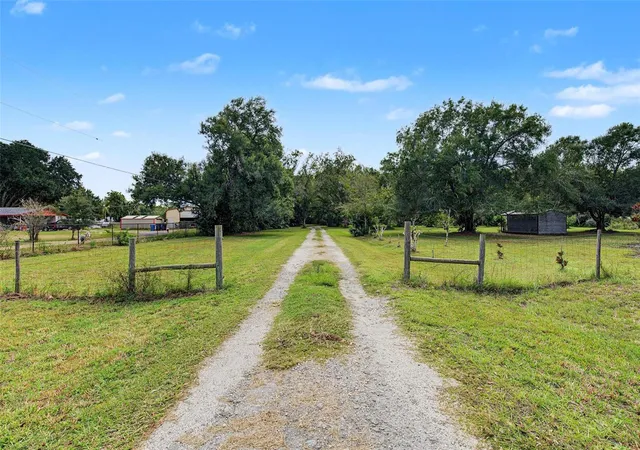 Photo 3 of Single family home for sale at 10922 Tarpon Springs Rd, Odessa, FL 33556 | MLS# TB8561613 | Listing updated on 2026-10-29