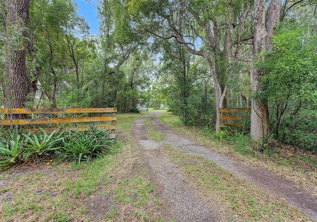 Photo 4 of Single family home for sale at 10922 Tarpon Springs Rd, Odessa, FL 33556 | MLS# TB8561613 | Listing updated on 2026-10-29