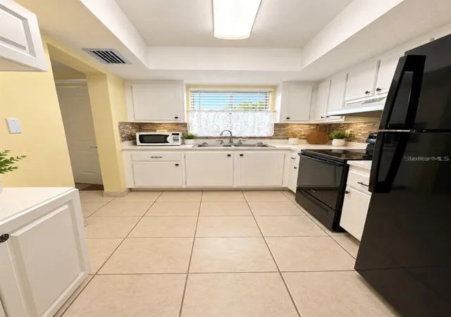 Photo 4 of Condo for sale at 4111 Heron Way #E-103, Bradenton, FL 34205 | MLS# A4710869 | Listing updated on 2026-10-31
