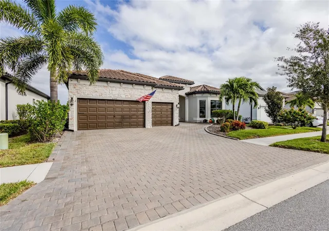 Photo 2 of Single family home for sale at 6272 Talon Preserve Dr, Nokomis, FL 34275 | MLS# A4710871 | Listing updated on 2026-10-31