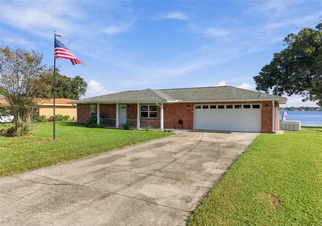 Photo 3 of Single family home for sale at 230 Shore Dr, Winter Haven, FL 33884 | MLS# P4940268 | Listing updated on 2026-10-29