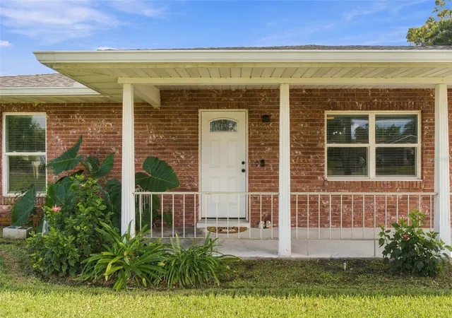 Photo 4 of Single family home for sale at 230 Shore Dr, Winter Haven, FL 33884 | MLS# P4940268 | Listing updated on 2026-10-29