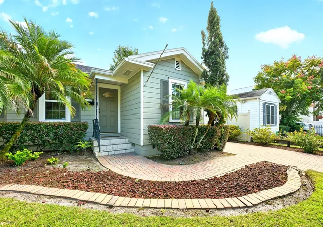 Single family home for sale at 27 N Hampton Ave, ORLANDO, FL 32803 | MLS# O6452836