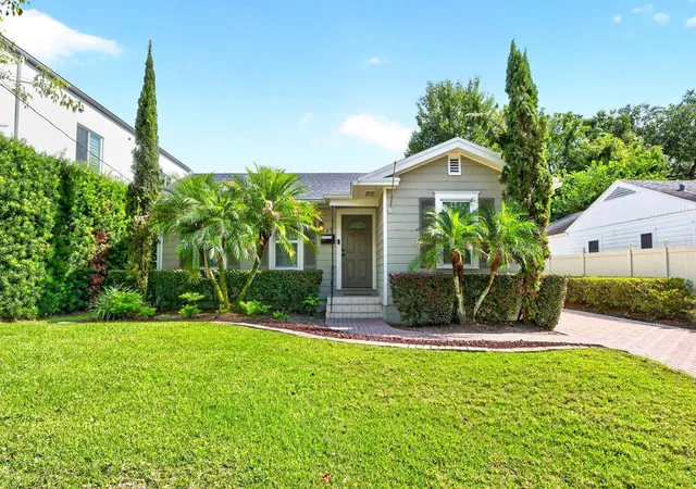 Photo 2 of Single family home for sale at 27 N Hampton Ave, Orlando, FL 32803 | MLS# O6452836 | Listing updated on 2026-10-28