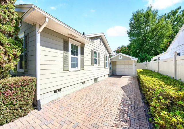 Photo 3 of Single family home for sale at 27 N Hampton Ave, Orlando, FL 32803 | MLS# O6452836 | Listing updated on 2026-10-28