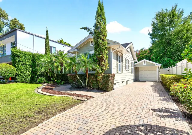 Photo 4 of Single family home for sale at 27 N Hampton Ave, Orlando, FL 32803 | MLS# O6452836 | Listing updated on 2026-10-28