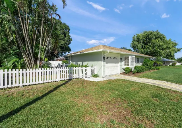 Photo 2 of Single family home for sale at 1614 30th Street W, Bradenton, FL 34205 | MLS# A4710887 | Listing updated on 2026-10-29
