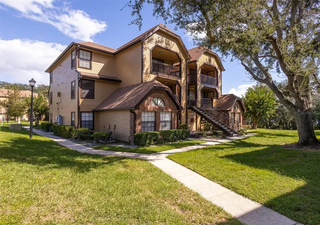 Photo 1 of Condo for sale at 345 Lakepointe Dr #302, Altamonte Springs, FL 32701 | MLS# O6452855 | Listing updated on 2026-10-28