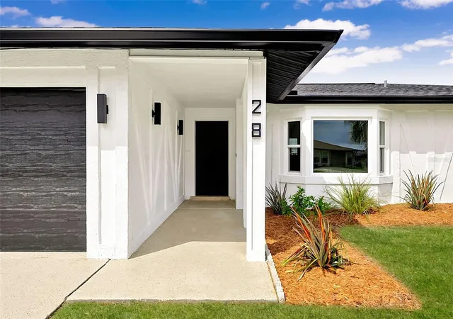 Photo 2 of Single family home for sale at 28 Golfview Rd, Rotonda West, FL 33947 | MLS# C7532523 | Listing updated on 2026-10-31