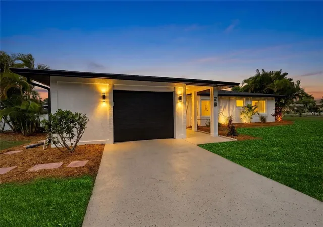 Photo 4 of Single family home for sale at 28 Golfview Rd, Rotonda West, FL 33947 | MLS# C7532523 | Listing updated on 2026-10-31