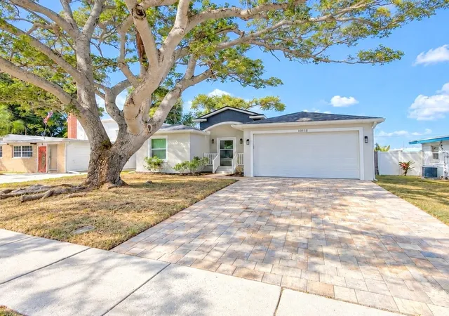 Single family home for sale at 10118 66th Avenue, SEMINOLE, FL 33772 | MLS# O6452865