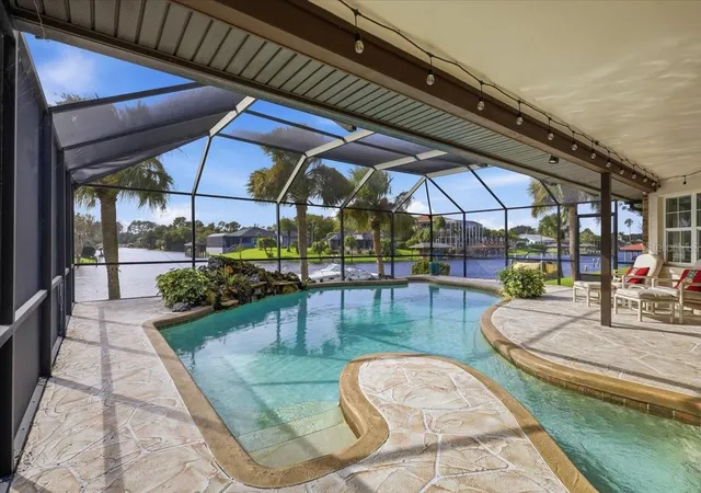 Photo 2 of Single family home for sale at 5 Cherrytree Ct, Palm Coast, FL 32137 | MLS# FC322379 | Listing updated on 2026-10-28