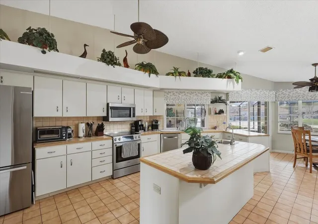Photo 3 of Single family home for sale at 5 Cherrytree Ct, Palm Coast, FL 32137 | MLS# FC322379 | Listing updated on 2026-10-28