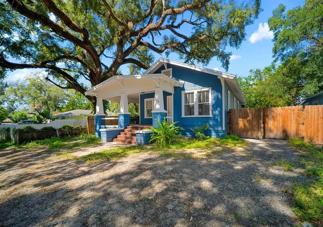 Photo 2 of Single family home for sale at 708 E Crenshaw St, Tampa, FL 33604 | MLS# TB8561696 | Listing updated on 2026-10-28