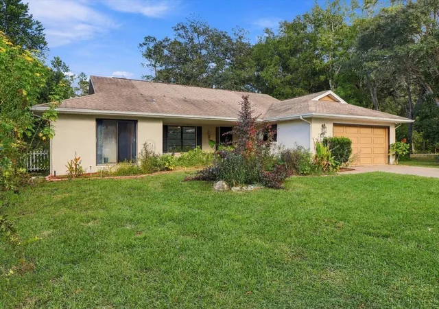 Photo 1 of Single family home for sale at 14 Asters Ct, Homosassa, FL 34446 | MLS# OM734719 | Listing updated on 2026-10-30