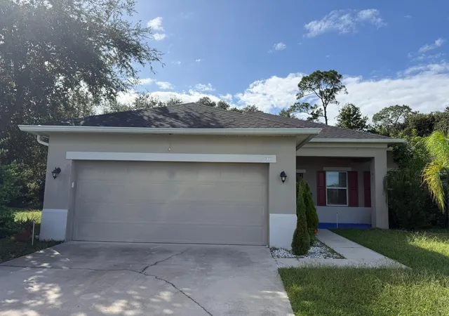 Photo 2 of Single family home for sale at 4762 Ashurst St, Kissimmee, FL 34758 | MLS# S5160230 | Listing updated on 2026-10-28