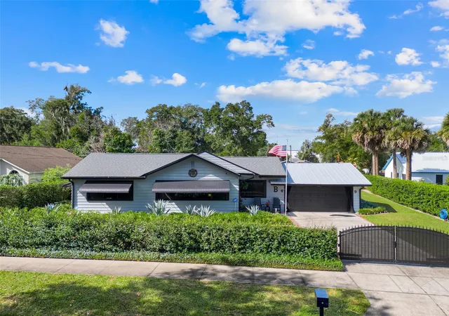 Photo 1 of Single family home for sale at 6 S Lake Pleasant Rd, Apopka, FL 32703 | MLS# O6452901 | Listing updated on 2026-10-29