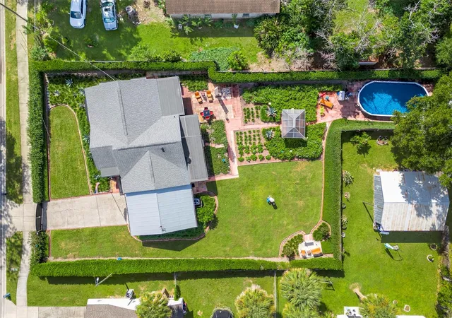 Photo 2 of Single family home for sale at 6 S Lake Pleasant Rd, Apopka, FL 32703 | MLS# O6452901 | Listing updated on 2026-10-29