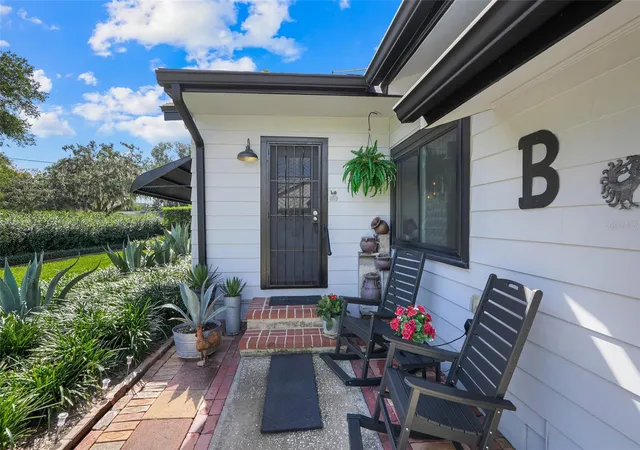 Photo 3 of Single family home for sale at 6 S Lake Pleasant Rd, Apopka, FL 32703 | MLS# O6452901 | Listing updated on 2026-10-29