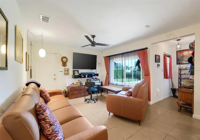 Photo 4 of Single family home for sale at 6 S Lake Pleasant Rd, Apopka, FL 32703 | MLS# O6452901 | Listing updated on 2026-10-29