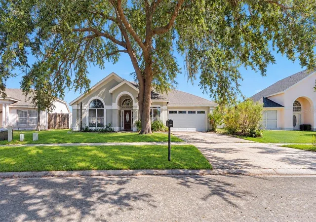 Single family home for sale at 2906 Pembridge St, KISSIMMEE, FL 34747 | MLS# O6452915