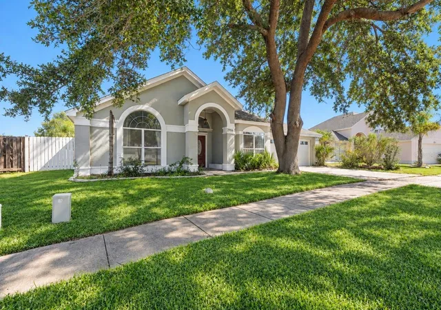 Photo 1 of Single family home for sale at 2906 Pembridge St, Kissimmee, FL 34747 | MLS# O6452915 | Listing updated on 2026-10-29