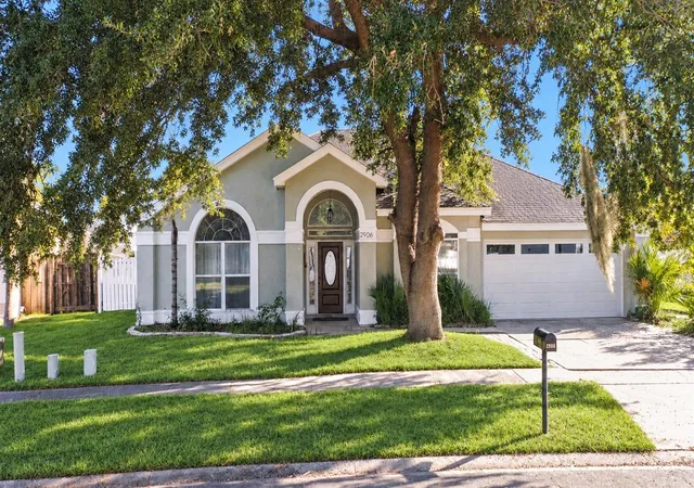 Photo 2 of Single family home for sale at 2906 Pembridge St, Kissimmee, FL 34747 | MLS# O6452915 | Listing updated on 2026-10-29