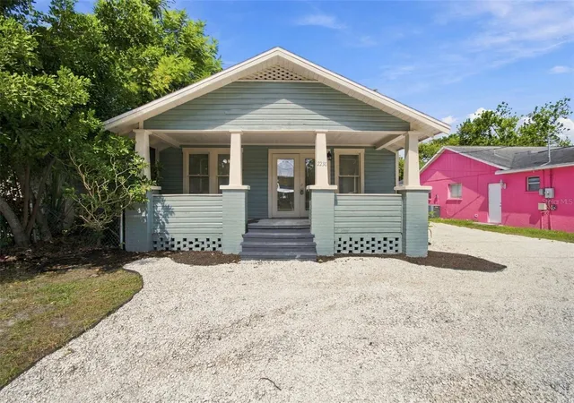 Photo 4 of House for sale at 2230 9th Avenue W, Bradenton, FL 34205 | MLS# A4710925 | Listing updated on 2026-10-30