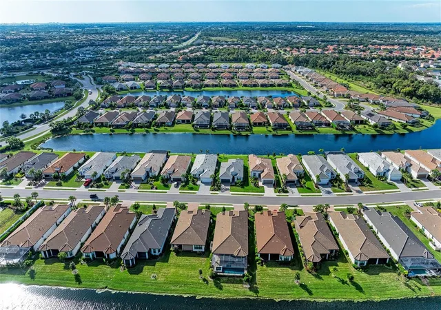 Photo 4 of Single family home for sale at 6261 Mesa Glen, Bradenton, FL 34203 | MLS# A4710927 | Listing updated on 2026-10-29