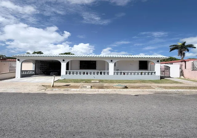 Photo 1 of Townhouse for sale at 22 East 14, Luquillo, PR 00773 | MLS# PR9125273 | Listing updated on 2026-10-28