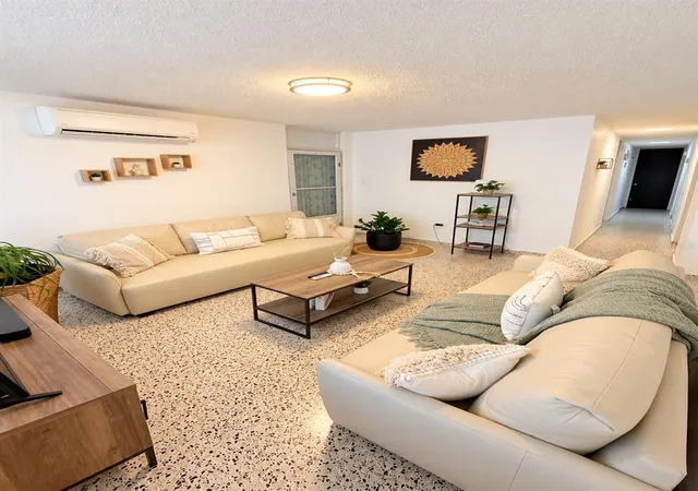 Photo 3 of Townhouse for sale at 22 East 14, Luquillo, PR 00773 | MLS# PR9125273 | Listing updated on 2026-10-28
