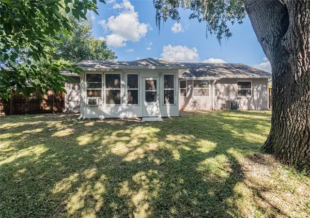 Photo 1 of Single family home for sale at 301 Louis Edward Ct, Lakeland, FL 33809 | MLS# TB8561736 | Listing updated on 2026-10-28
