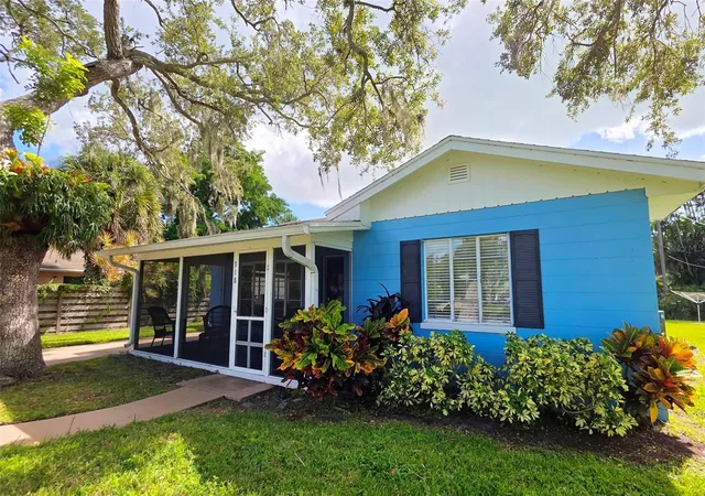Photo 2 of Single family home for sale at 918 Indiana Ln, Sarasota, FL 34234 | MLS# A4710933 | Listing updated on 2026-10-29