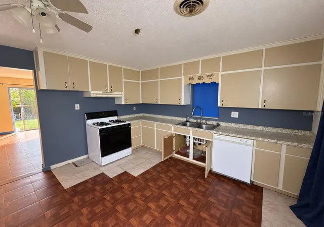 Photo 4 of Single family home for sale at 751 NE 30th Avenue, Ocala, FL 34470 | MLS# TB8561751 | Listing updated on 2026-10-28