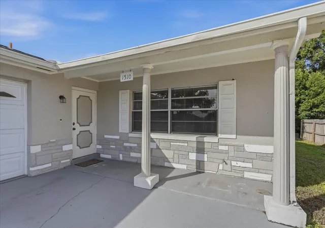 Photo 2 of Single family home for sale at 1510 Cromwell Dr, Tarpon Springs, FL 34689 | MLS# TB8561756 | Listing updated on 2026-10-30