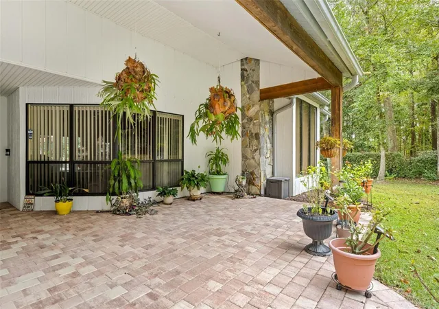 Photo 4 of Single family home for sale at 410 Hillside Ct, Brooksville, FL 34601 | MLS# W7890663 | Listing updated on 2026-10-29
