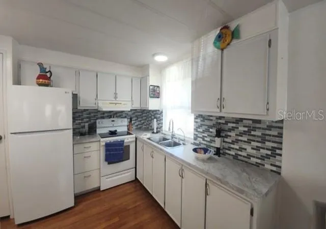 Photo 3 of Manufactured home for sale at 1414 21st Avenue Dr W, Bradenton, FL 34205 | MLS# A4710937 | Listing updated on 2026-10-30