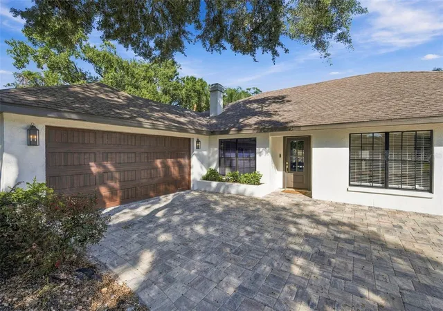 Photo 2 of Single family home for sale at 16611 Round Oak Dr, Tampa, FL 33618 | MLS# TB8561768 | Listing updated on 2026-10-30