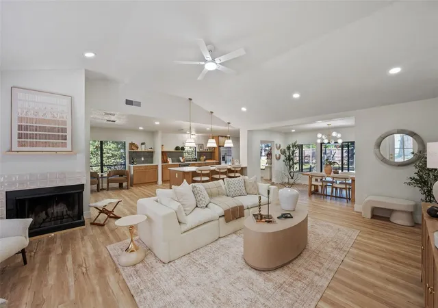 Photo 4 of Single family home for sale at 16611 Round Oak Dr, Tampa, FL 33618 | MLS# TB8561768 | Listing updated on 2026-10-30