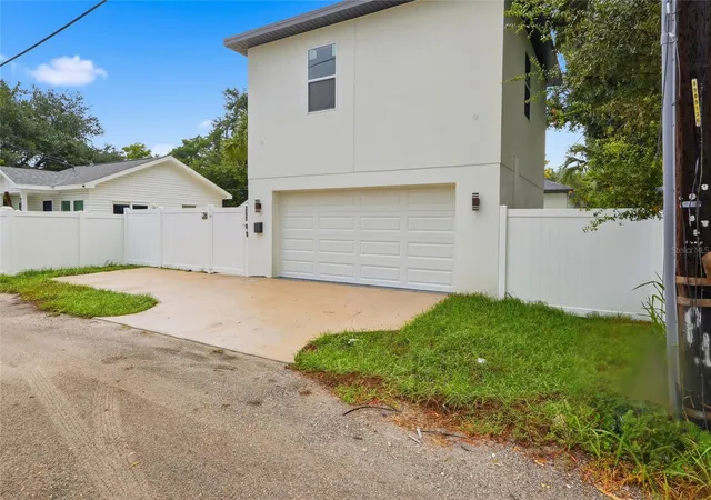 Photo 3 of House for sale at 926 11th Avenue S, Saint Petersburg, FL 33705 | MLS# TB8561785 | Listing updated on 2026-10-28