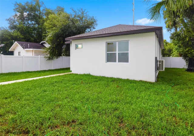 Photo 4 of House for sale at 926 11th Avenue S, Saint Petersburg, FL 33705 | MLS# TB8561785 | Listing updated on 2026-10-28