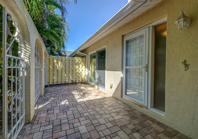 Photo 2 of Condo for sale at 5247 Villa Majorca Ct #27, Sarasota, FL 34235 | MLS# A4710947 | Listing updated on 2026-10-28