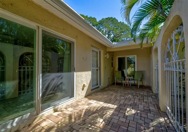 Photo 4 of Condo for sale at 5247 Villa Majorca Ct #27, Sarasota, FL 34235 | MLS# A4710947 | Listing updated on 2026-10-28