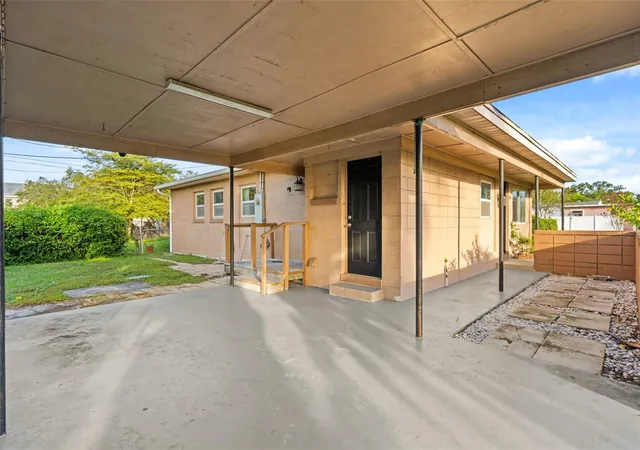 Photo 2 of Single family home for sale at 304 Cosmos Dr, Orlando, FL 32807 | MLS# O6452981 | Listing updated on 2026-10-30